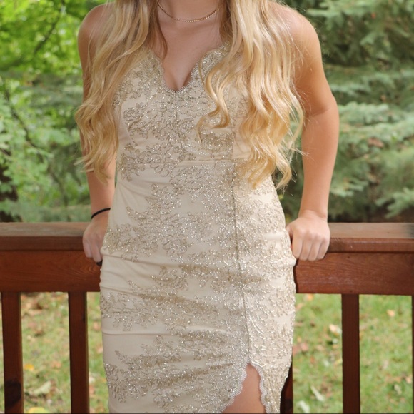 Windsor Dresses & Skirts - Golden Lace Windsor Homecoming Dress Windsor Dresses & Skirts - Golden Lace Windsor Homecoming Dress